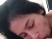 钟情于口交的混血妹子舔鸡巴的时候表情很享受