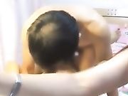 现在的直播越来越屌了两个性感少妇喝着大啤吃着辣条和粉丝大叔直播啪啪
