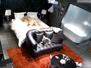 奢华套房年轻大学生情侣开房造爱激情互舔猥琐眼镜男会玩用脚刺激大美女阴部抱着头猛插嘴分开腿插穴啊啊娇喘呻吟