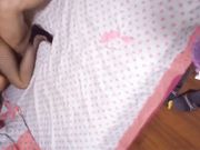 真疯狂,某公司员工为了讨好经理邀请他一起回家3P气质漂亮的老婆,还提前穿好情趣黑丝服,一前一后狠狠操,国语!