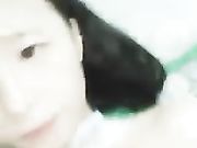 神似周冬雨的清纯可爱小美女主播现场直播摸奶抠穴自慰大秀-超诱惑-淫荡对白