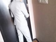 酒店大堂女经理上门给合作大客户提供贴心走肾服务
