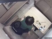 小情侣就是有激情啊中午吃饭的时候还要在包间里偷偷来一炮