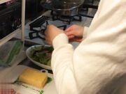 人妻NTR 向住附近的爸爸朋友借錢拿自己太太來肉償