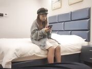 装嫩的已婚少妇脱下衣服秒变淫娃