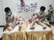 按摩院4P大奶骚女享受肌肉猛男的按摩摸逼爆草