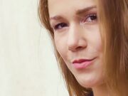 瘦小的少女荡妇亚历克西斯水晶 肛门拳头和充分纳尔逊