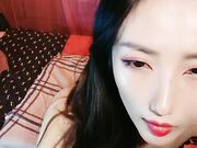 颜值女神第一视角拍摄舔屌深喉操的浑身是汗