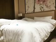 黄先生高价约大圈女神闻到恶臭干呕三分钟继续