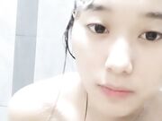 双胞胎姐妹花浴室诱惑贫乳小奶子翘起美臀拍打