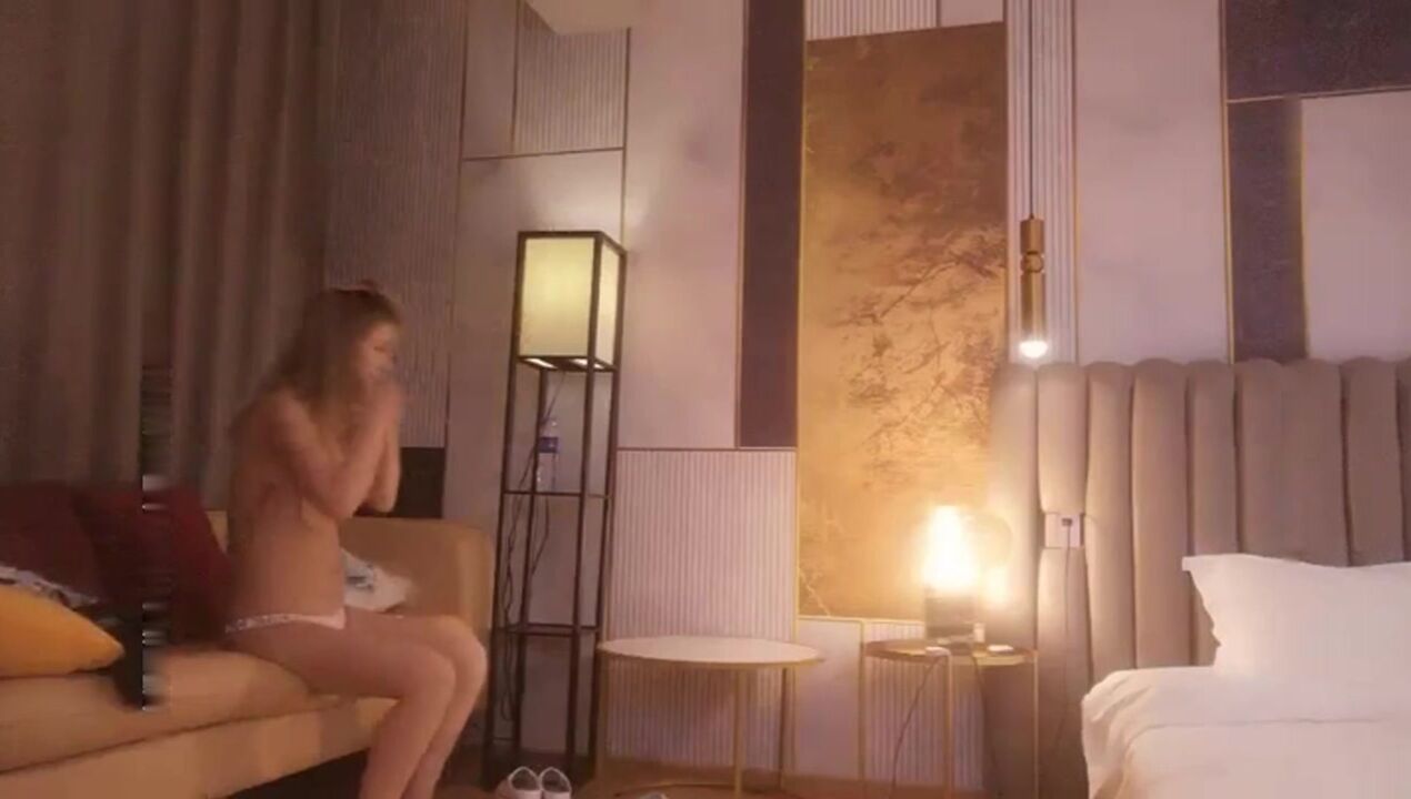 排骨哥重金约啪36f网红脸美女啪啪床上激烈爆插02