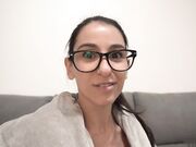 超瘦的女朋友等着被揍屁股