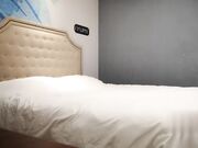 骚浪美女翘着屁股求舌吻骑在身上骚逼磨屌