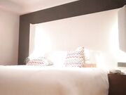 外围美女小胖哥服务也很好吸吮舔屌骑乘