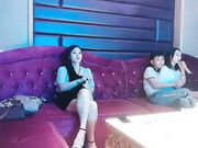 歌厅探花夜场叫两个妹子抬起双腿猛操