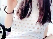 年轻嫩妹收费洗澡自慰和炮友啪啪