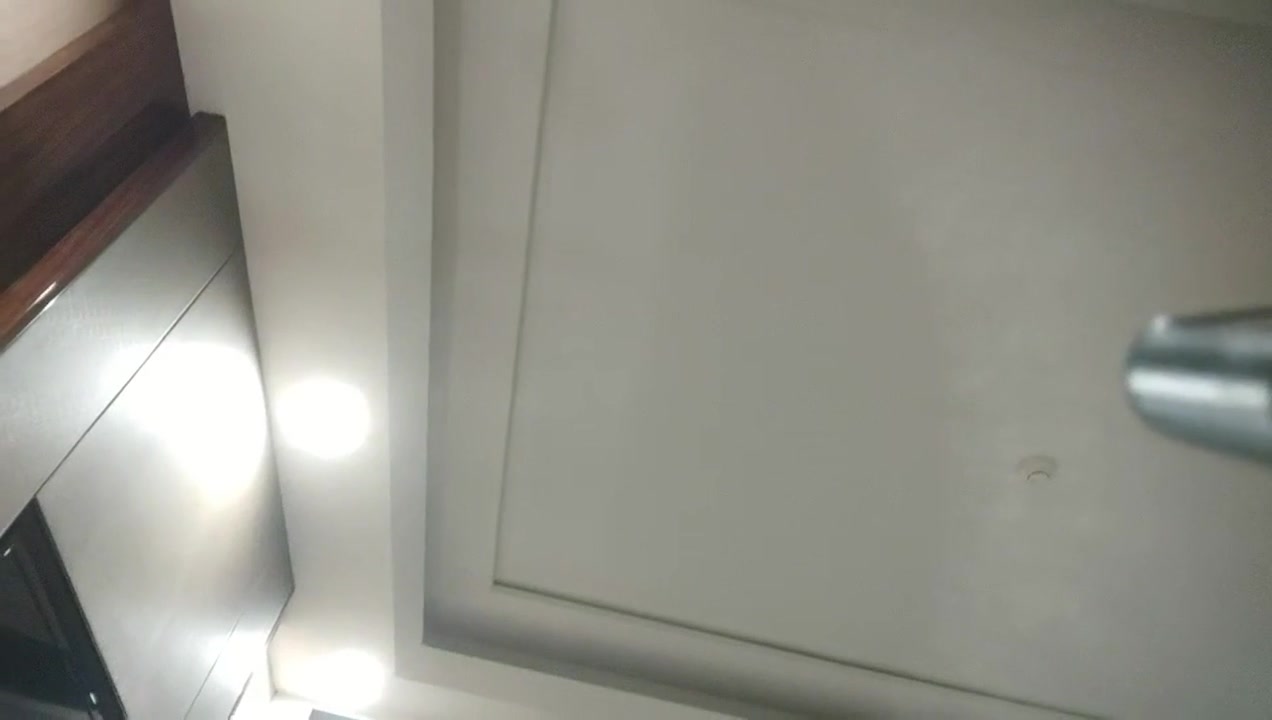 肉感大奶骚女白色丝袜掏屌吸吮手指扣入肥穴