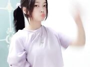 气息妹子独自露脸卫生间自慰掰穴露出粉鲍鱼