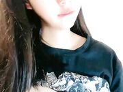 清纯03年学生妹手指猛扣小穴01