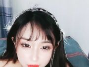 清纯少女主动上位骑坐大屌深入抽插高潮呻吟