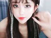清纯少女主动上位骑坐大屌深入抽插高潮呻吟