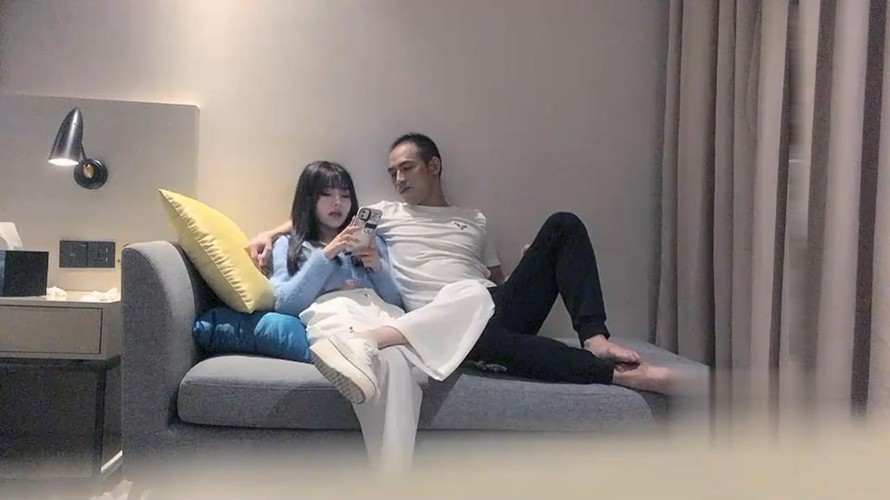 短发探花精致男约操酒店外围上位爆草抽插02