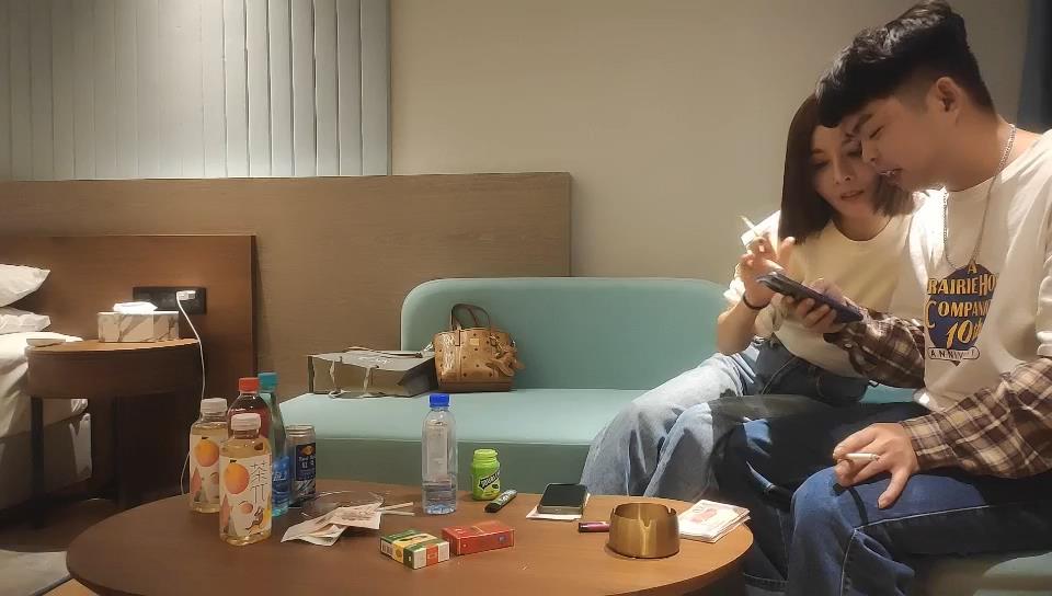 加钱哥啪啪短发少妇沙发爆草上位抽插01
