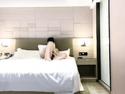 巨乳丰满小妹干完居然不让走非要继续留下02