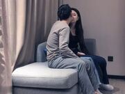 性感黑衣妹子啪啪诱人黑丝沙发上操摸逼抽插