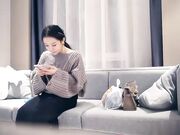 小天深夜少妇啪啪近距离拍摄沙发上操站立后入