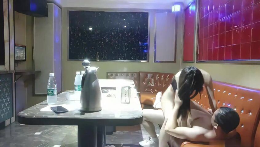全网商K选妃一排美女灯红酒绿下裸体