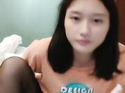 新人小妹让小哥舔吃奶子抠着逼激情爆草干菊花