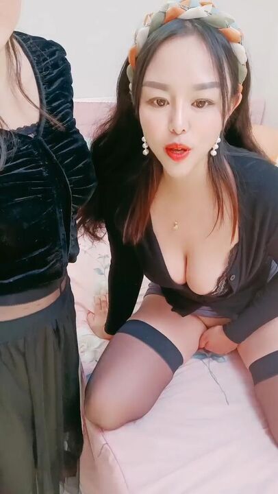 丝袜高跟露脸风骚好姐妹口交大鸡巴揉奶玩逼