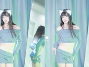 《顶流网红泄密》千元定制【咬一口兔娘】高端露三点裸舞