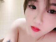 两个骚逼小婊妹全程露脸在床上让小哥玩弄 吃奶玩逼亲小嘴给狼友看特写逼逼