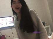 在家和漂亮女友做爱自拍