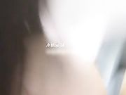 对白精彩淫荡苗条瘦小女主播太嗨了直接约3个爷们家中淫乱直播“干死你草泥马叫爸爸”堪比AV啊-2