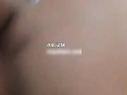对白精彩淫荡苗条瘦小女主播太嗨了直接约3个爷们家中淫乱直播“干死你草泥马叫爸爸”堪比AV啊-2