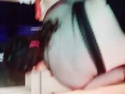 儿子老大不小天天追着妈妈要操逼
