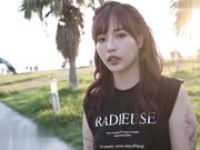 女神级清秀苗条小姐姐约到酒店 身穿一袭性感连衣裙
