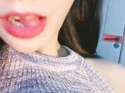 露脸直播水嫩逼逼道具抽插自己抠特写展示