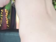 用龙玩具打结玩弄她的屁股并张开她的屁眼玛莎杨