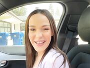 里萨拥有漂亮的奶子 渴望在色情首次亮相中证明自己