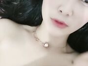 颜值不错的90后少妇  把奶子都快吸干了跳弹塞进逼里自慰呻吟 高潮冒白浆