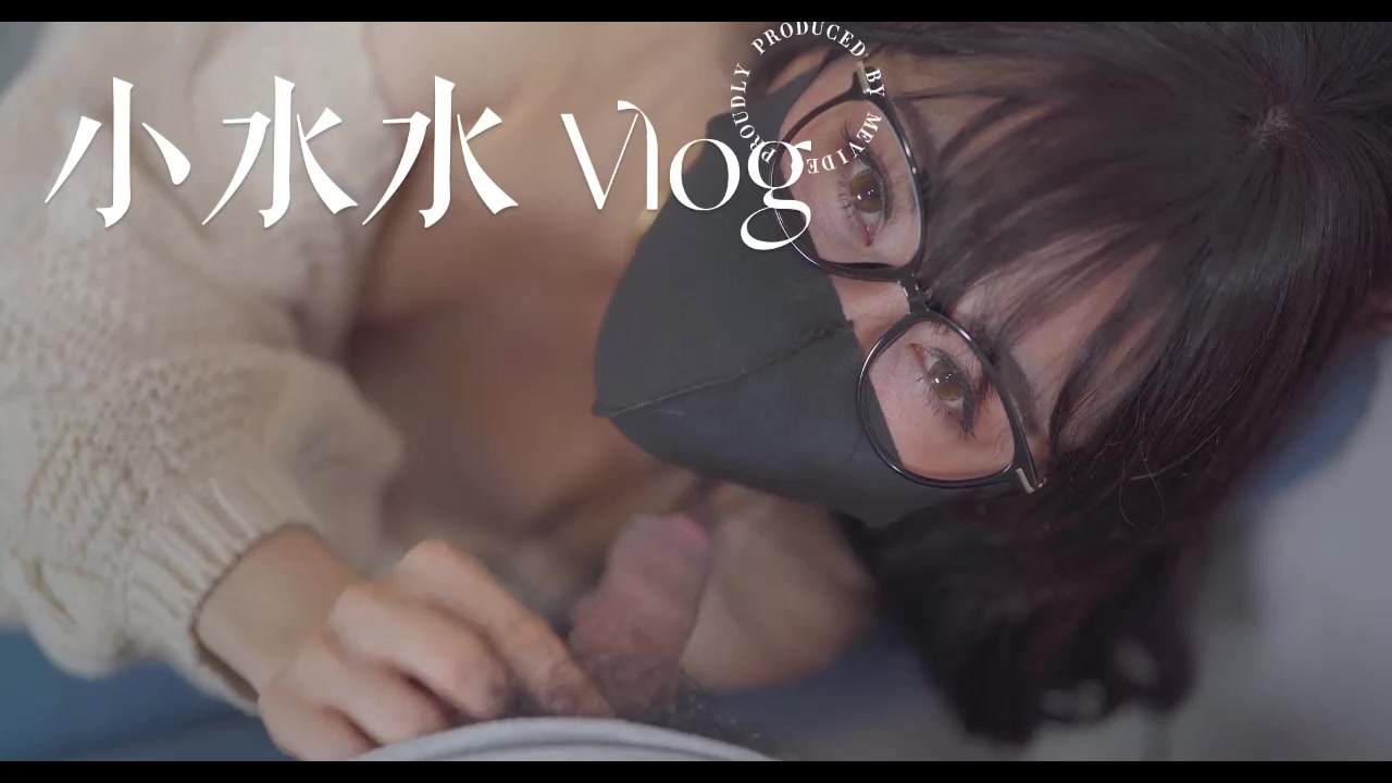 和室友一起复习考试，她竟然没有穿内裤，撕开丝袜把她干到高潮喷水
