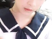 美乳淫臀妹子学生制服黑色网袜逼逼剃毛椅子上道具抽插跳蛋震动自慰很是诱人