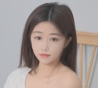 领域少女与摄影师亲密互动