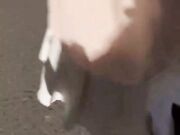被PUA大叔按倒在床，火辣输出，小嫩穴被大鸡巴肆意打桩！
