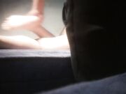 偷拍女客户特殊服务 镜头对着美臀按摩扣穴 一线天骚逼搞得啊啊叫
