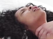 用性感口交 引诱我的邻居喷射